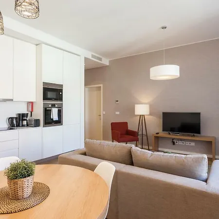 Flh Restauradores Charming *